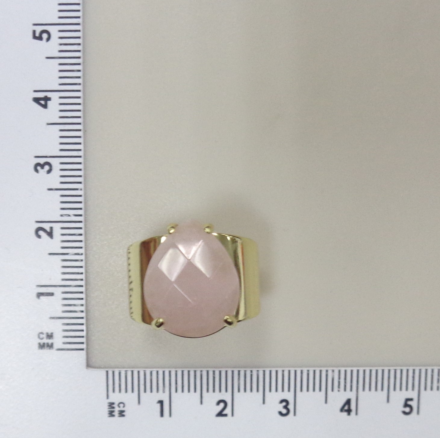 Серебряное незамкнутое кольцо с розовым кварцем